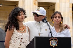 El presidente, Gustavo Petro, en compañía de sus hijas Sofía y Antonella Petro, el 21 de junio de 2026, en Bogotá