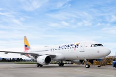 Este es uno de los aviones habilitados por Latam Airlines para los viajes de Bogotá a Miami.