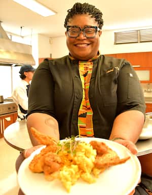 La Embajada de Estados Unidos invitó a la reconocida Chef
Tamra Patterson a Cali para ofrecer una fusión de sabores y
culturas del Pacífico colombiano y del sur de Estados Unidos. Fotos Raúl Palacios / El Pais.