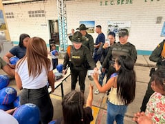 Los niños y niñas participaron en actividades recreativas junto a los uniformados y los animales de servicio de la Policía Nacional.