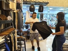 Comerciantes del centro de Cali se preparan para la temporada de diciembre.