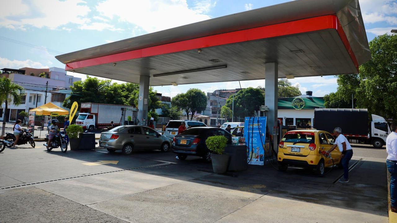 El Gobierno elimina subsidio al Acpm para vehículos particulares.