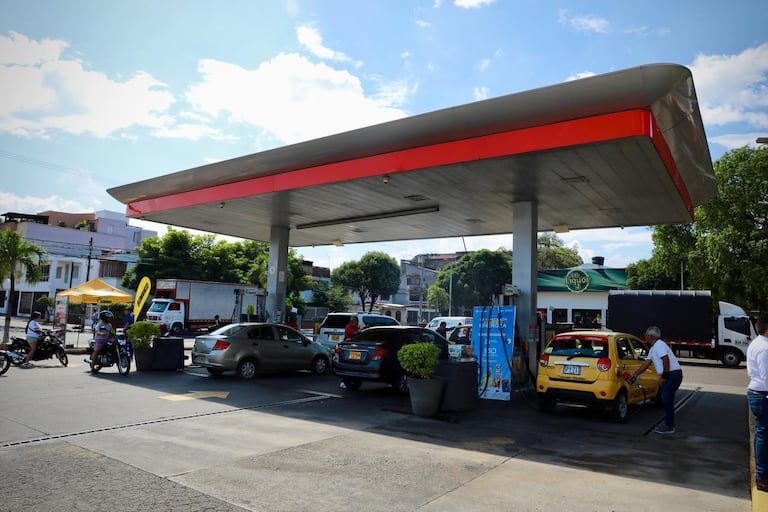 El Gobierno elimina subsidio al Acpm para vehículos particulares.