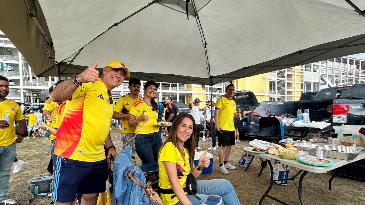 Los hinchas colombianos ya están listos para vivir el partido de esta tarde en Orlando.