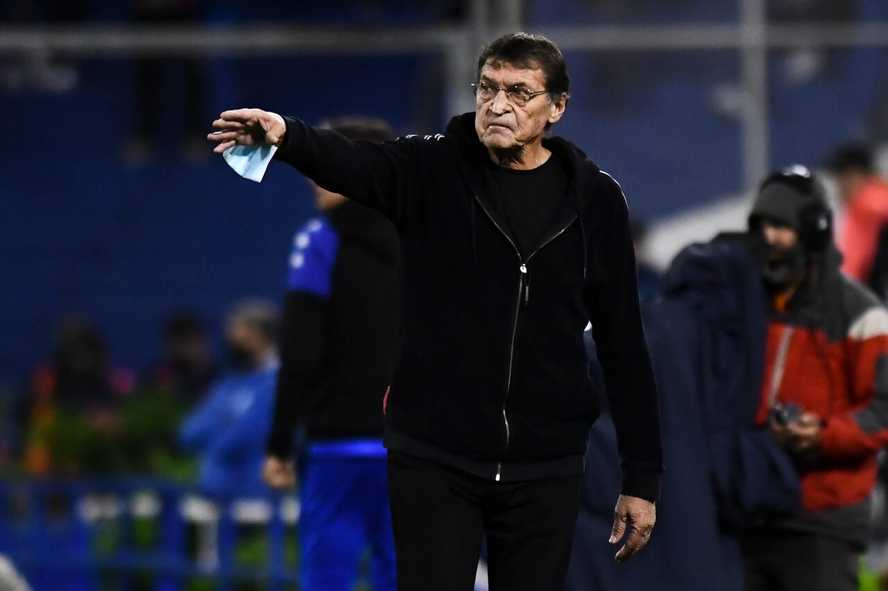 Julio Falcioni disputó un total de 374 partidos con América.