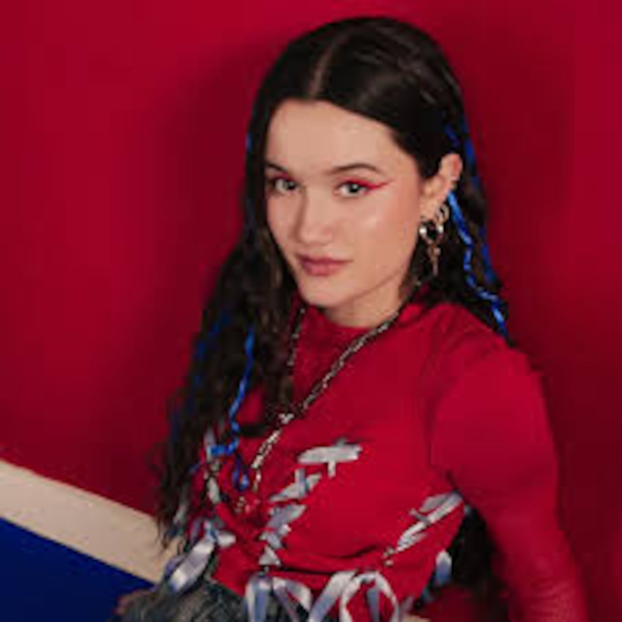 La cantante Joaquina, ganadorade los Latin Grammy 2023, en el Palacio de Congresos de Sevilla.