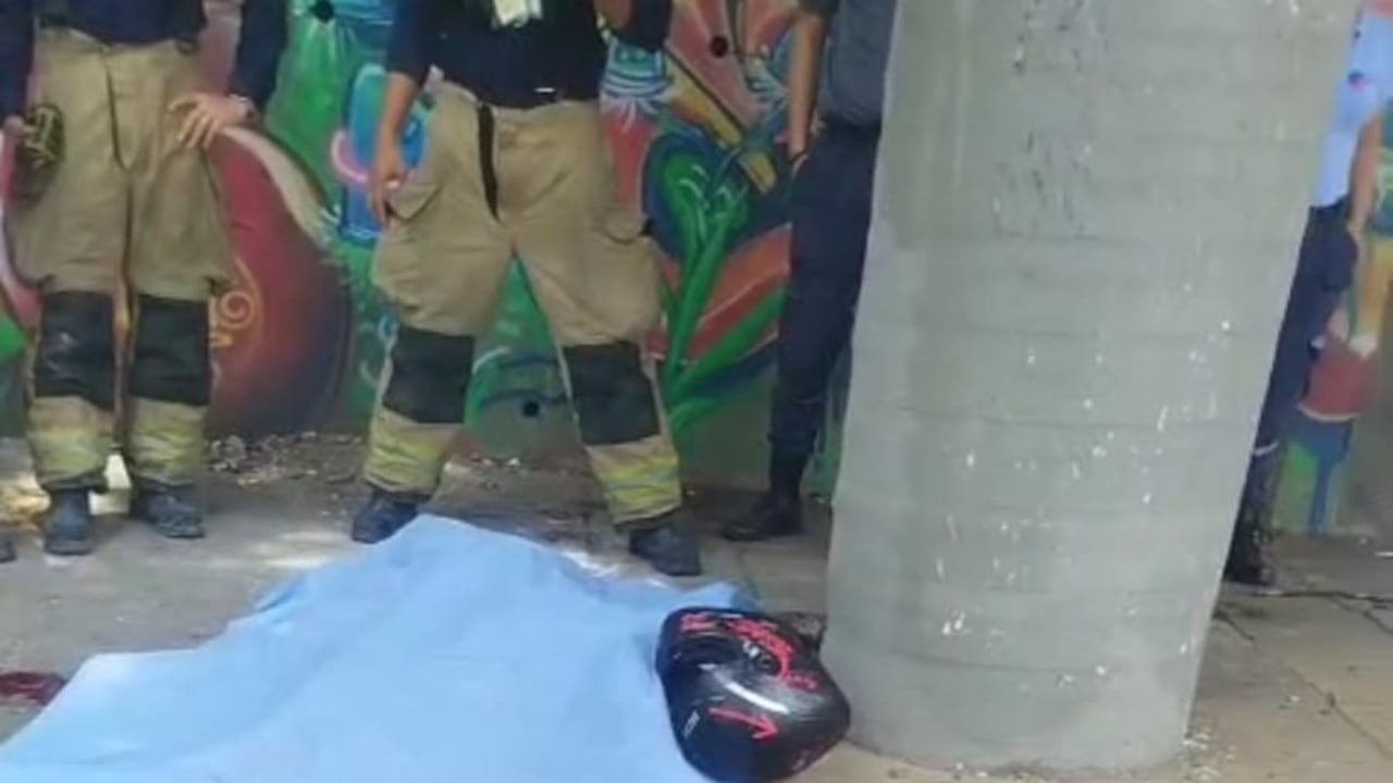 El cuerpo sin vida del hombre quedó en inmediaciones de la Biblioteca Departamental.