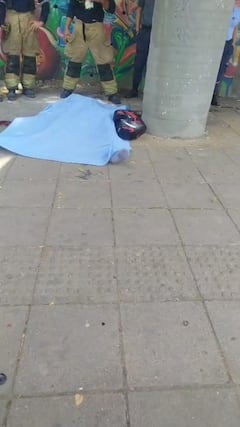 El cuerpo sin vida del hombre quedó en inmediaciones de la Biblioteca Departamental.