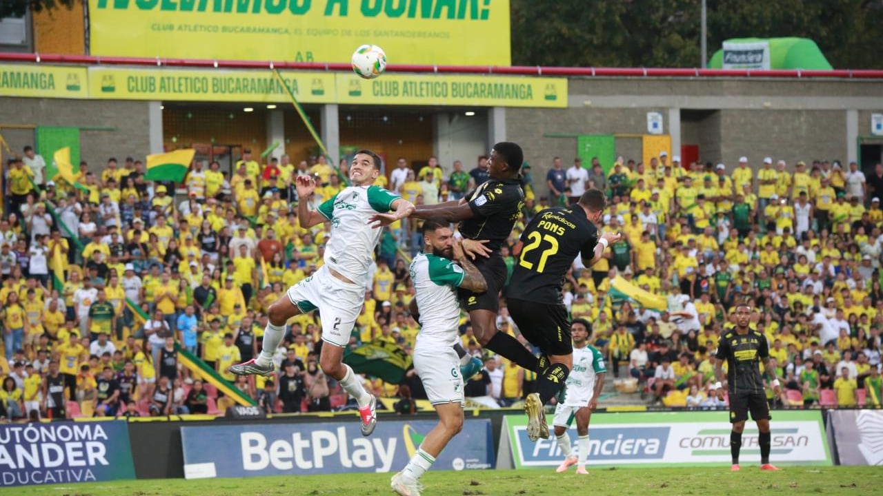 Momentos del encuentro por la fecha 8 del primer semestre de la Liga Colombiana 2026 entre Atlético Bucaramanga y Deportivo Cali.