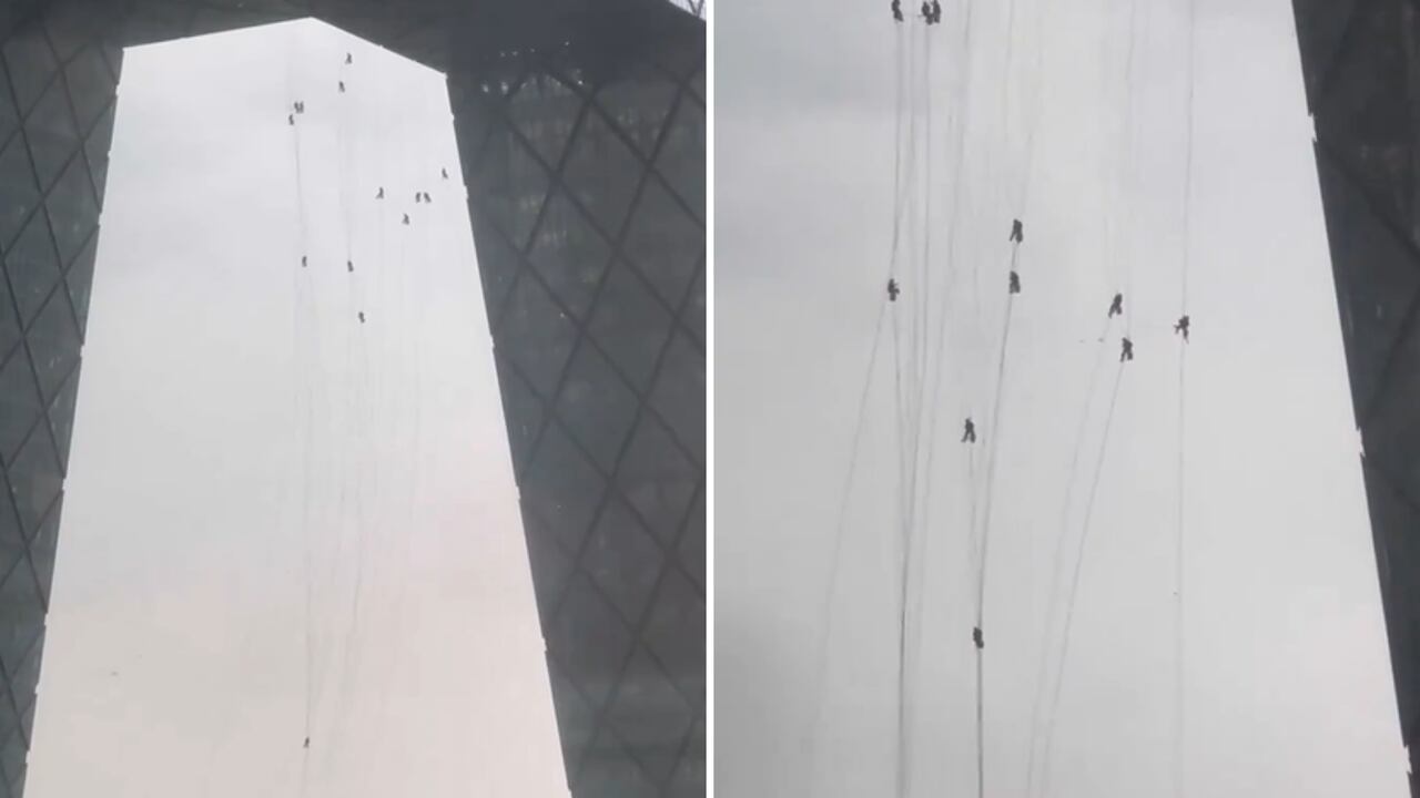 La tormenta afectó a los limpiavidrios que trabajaban en la torre de la CCTV.