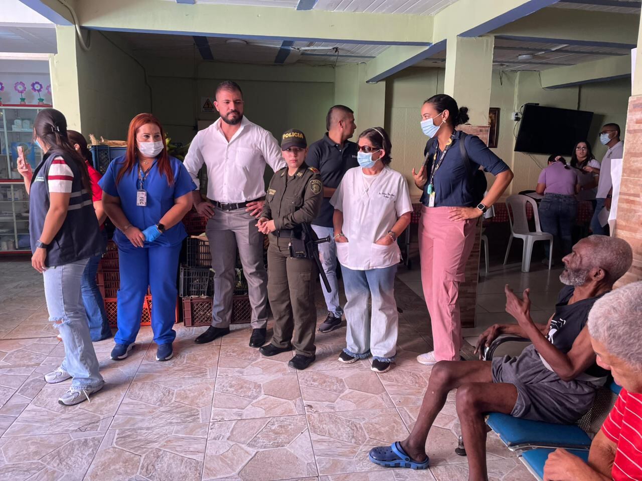 En el lugar se evidenció hacinamiento, con 35 adultos mayores (hombres y mujeres) compartiendo una misma habitación, sin espacios adecuados para guardar pertenencias y en condiciones de higiene inadecuadas. Foto: Alcaldía de Palmira / El País.