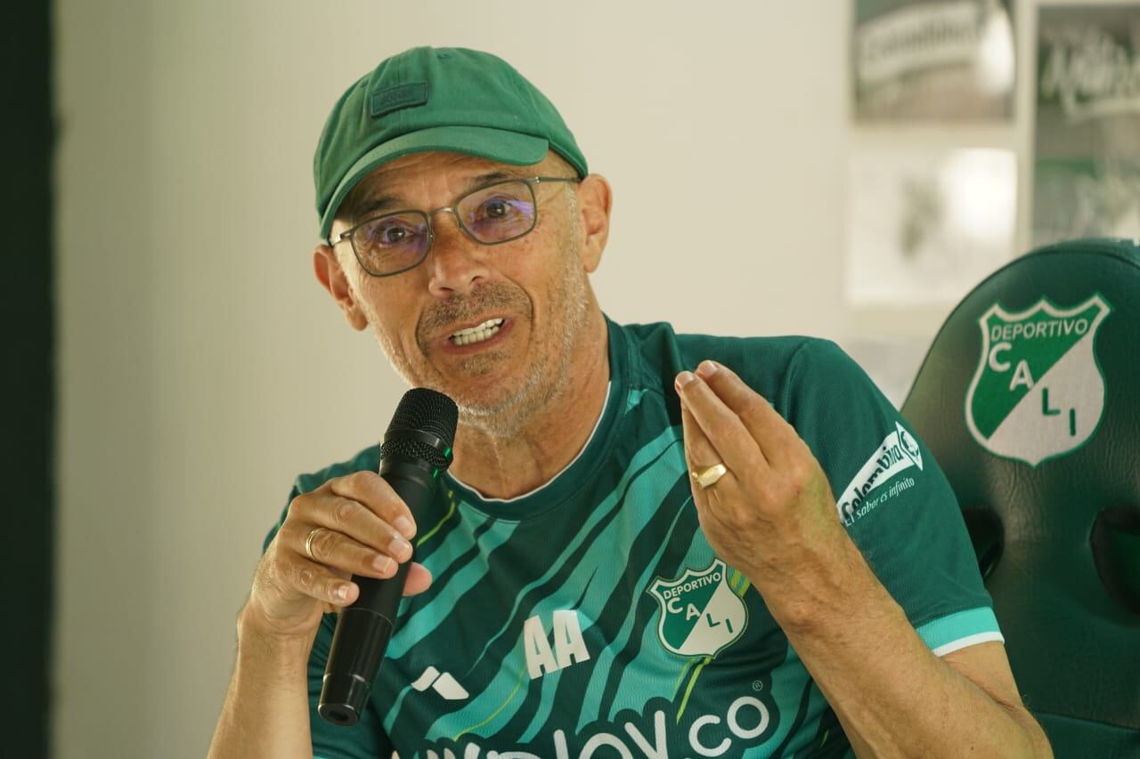 Alfredo Arias, técnico del Deportivo Cali, habla sobre el clásico vallecaucano. Foto Jorge Orozco