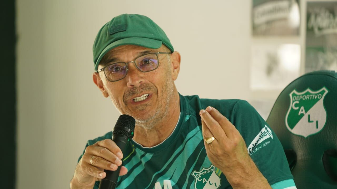 Alfredo Arias, técnico del Deportivo Cali, habla sobre el clásico vallecaucano. Foto Jorge Orozco