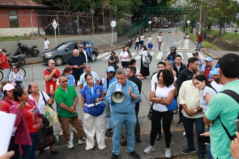 Alcaldía de Cali establece mesa de diálogo tras los recientes bloqueos en la glorieta de Siloé.