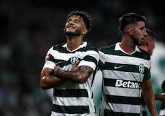 Luis Javier Suárez (izq.) tras marcarle al CD Nacional por la Primeira Liga de Portugal.