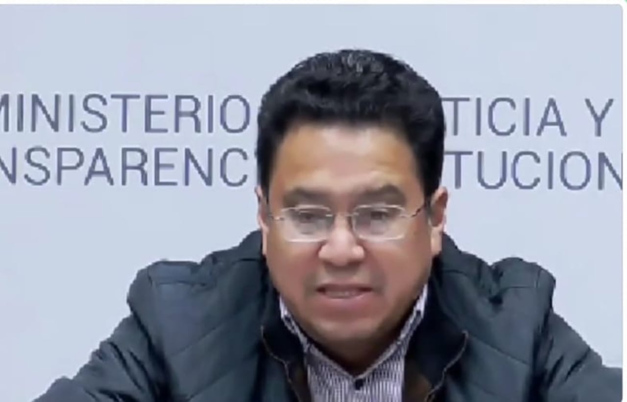 A través de una misiva César Siles anunció su renuncia como Ministro de Justicia de Bolivia, aún se desconoce de qué se le acusa. Foto: tomada de vídeo / El País.