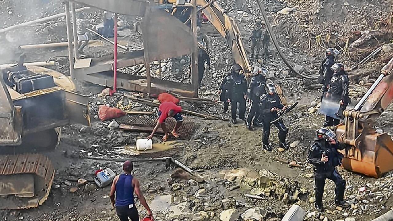 Tras los operativos realizados una década atrás para expulsar la minería ilegal del río Dagua, la actividad se desplazó hacia afluentes cercanos como la quebrada La Sierpes, pero en los últimos meses ha repuntado.
