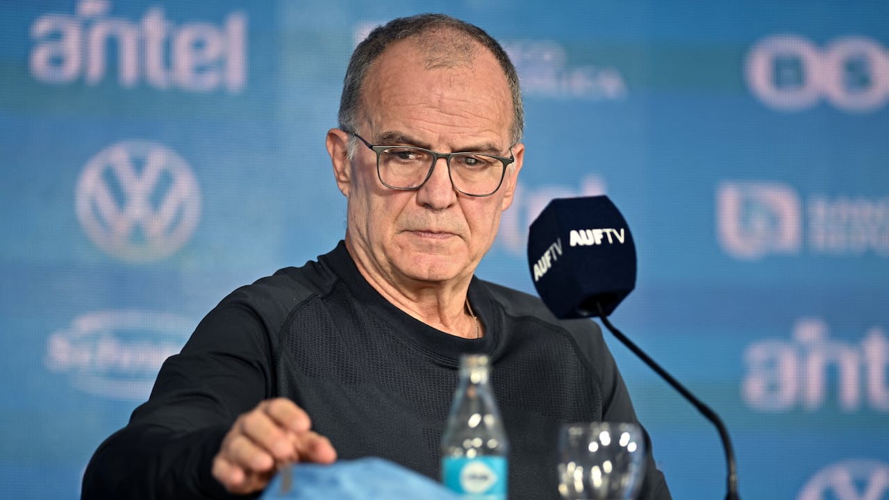Imagen de la presentación de Marcelo Bielsa, como técnico de la Selección de Uruguay.
