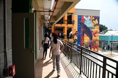 Cali: Regreso al colegtio de miles de estudiantes del calendario A y entrega de la nueva planta fisica de la sede principal de la institucion Educativa Oficial Villa del Sur. Foto José L Guzmán El País