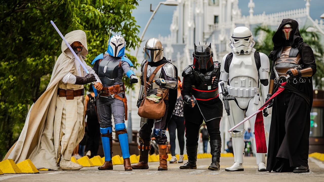 Detrás del universo galáctico que se apodera, este 3 de mayo, del Centro Cultural Comfandi, hay más de 10 comunidades caleñas que decidieron responder al llamado de Star Wars Cali para hacer historia