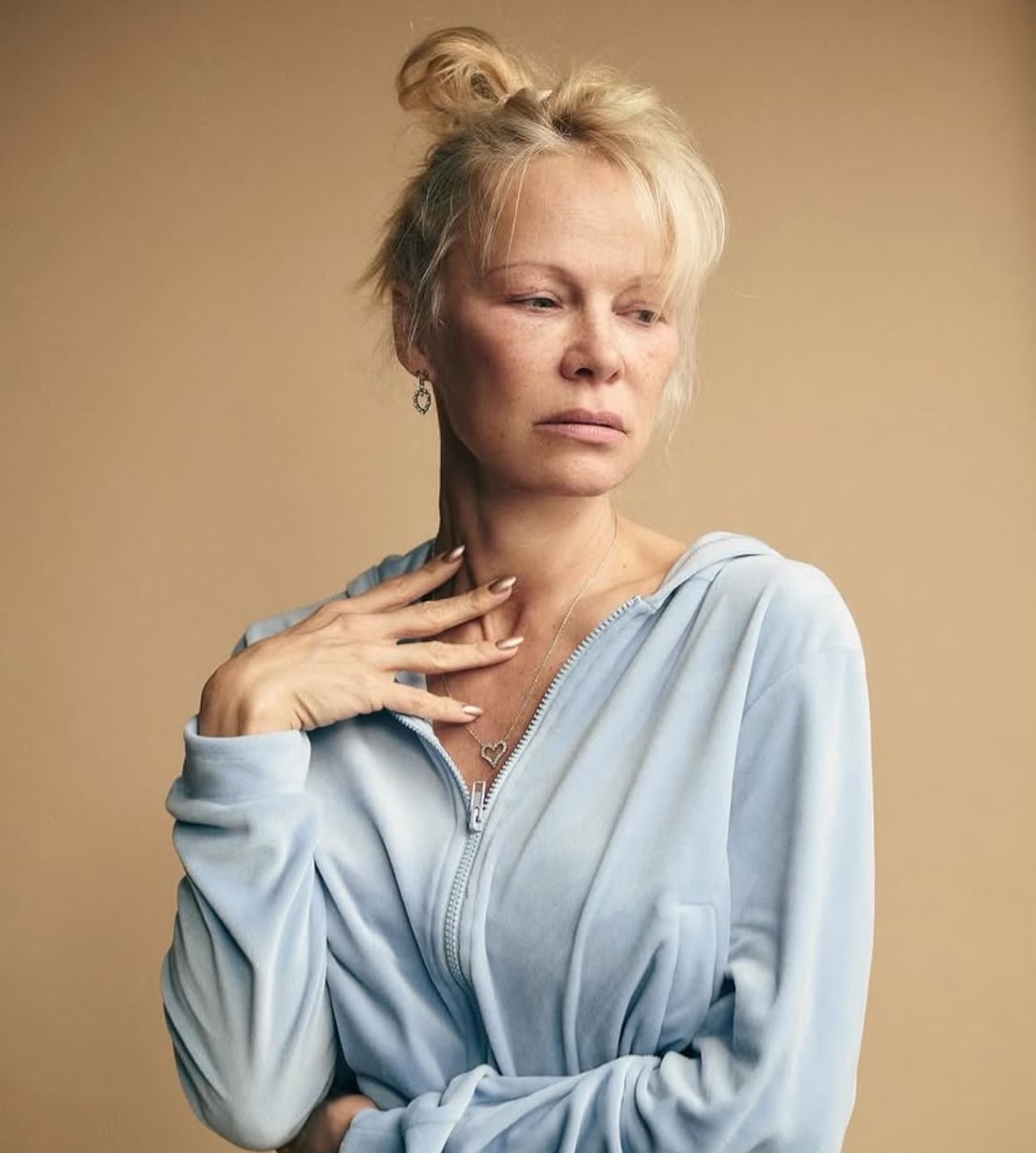 Pamela Anderson habló sobre su enfermedad y cómo logró sobrellevarla.