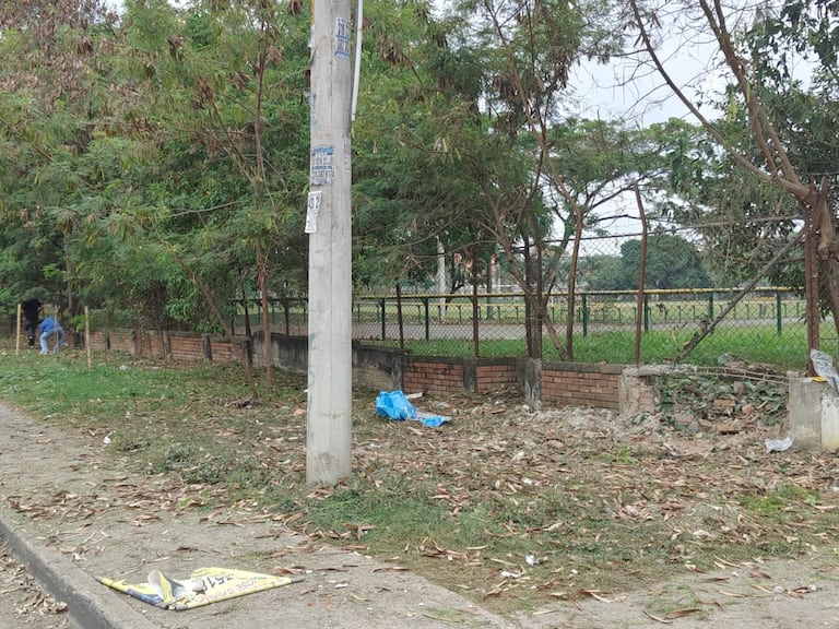 Elementos de prueba fueron recolectados en la escena para avanzar en la identificación de los responsables del atentado.