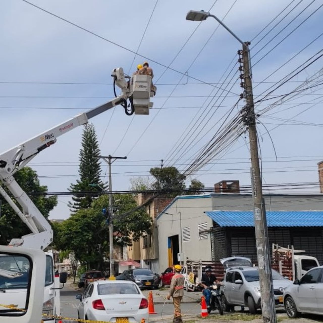 Trabajos de acueducto, energía y alcantarillado, limpieza de canales de Emcali