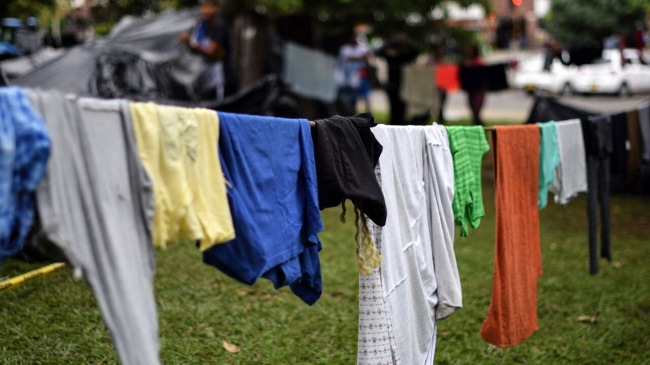 Ropa extendida para secar