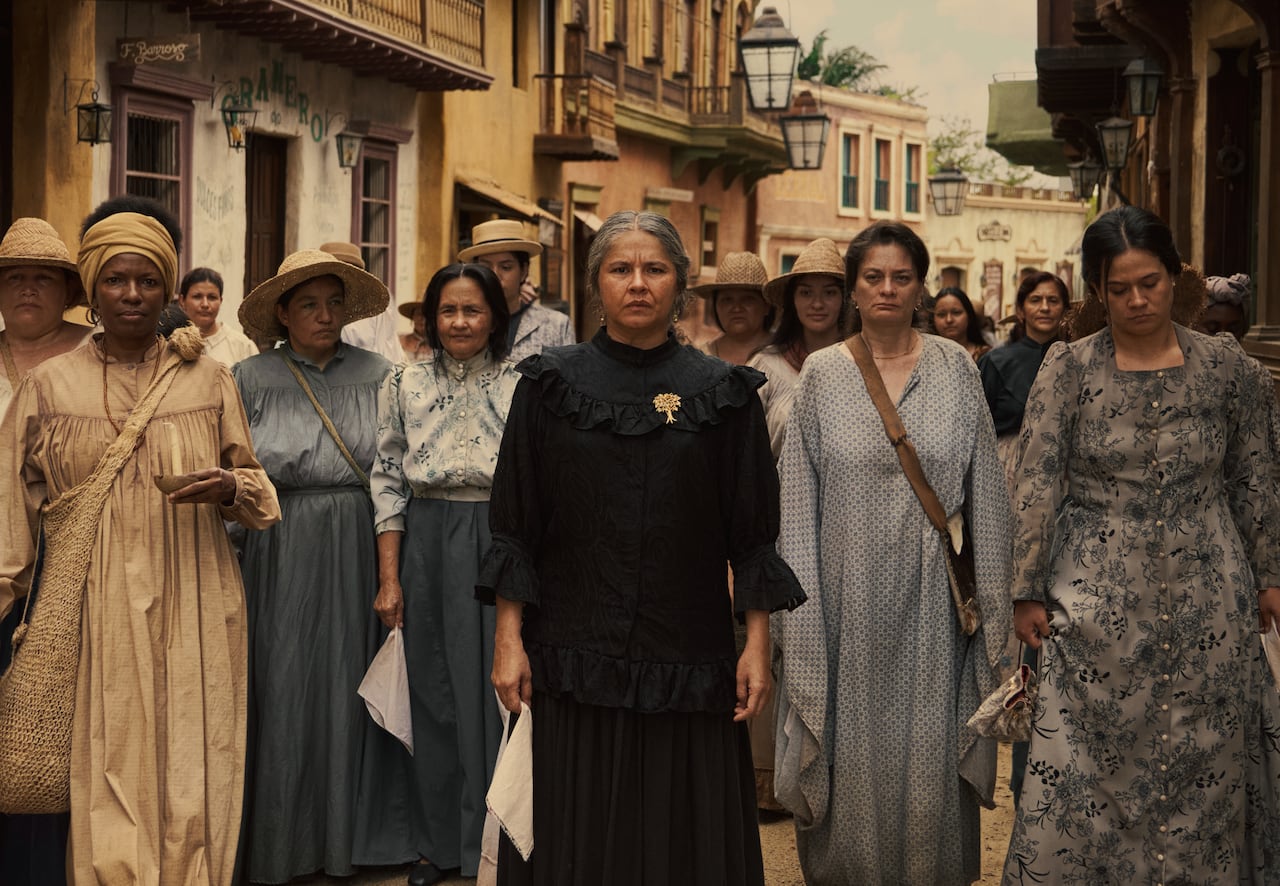 La actriz caleña Marleyda Soto, como Úrsula Iguarán, refleja esta vez a una matrona ciega y madura que afronta el declive de la estirpe.