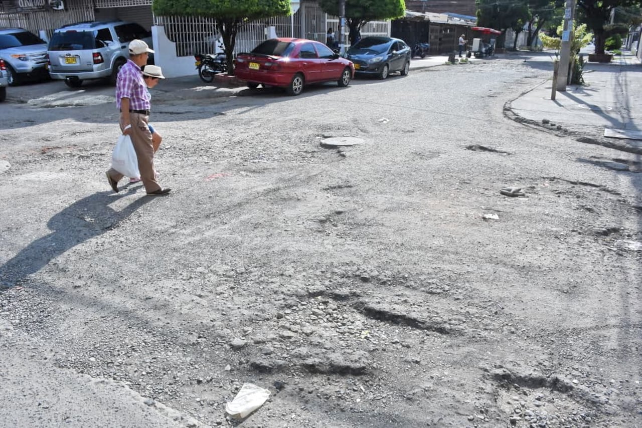 El País Denuncia Vías en mal estado, Barrio Santa Mónica Popular Calle 33F con Cra 24A
