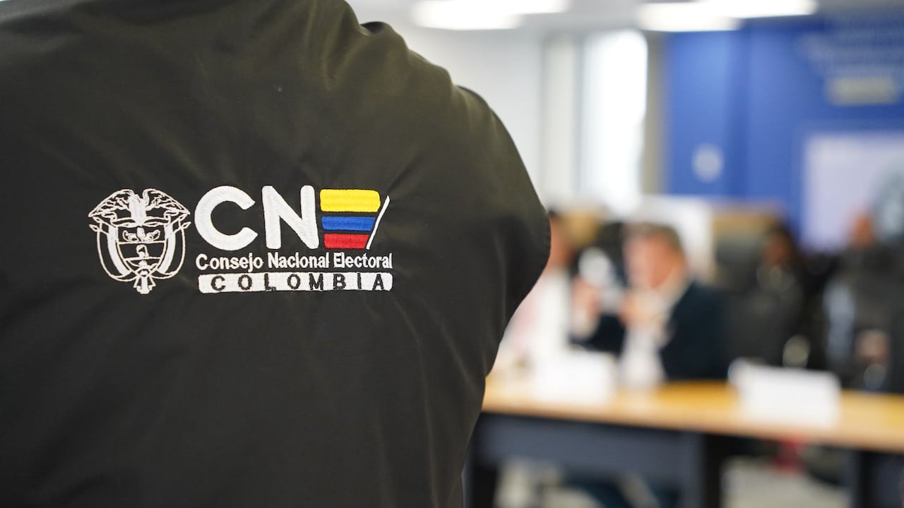 El Consejo Nacional Electoral hace un llamado a las campañas presidenciales para acreditar a sus auditores de sistemas y fortalecer la vigilancia tecnológica de cara a las elecciones de 2026.
