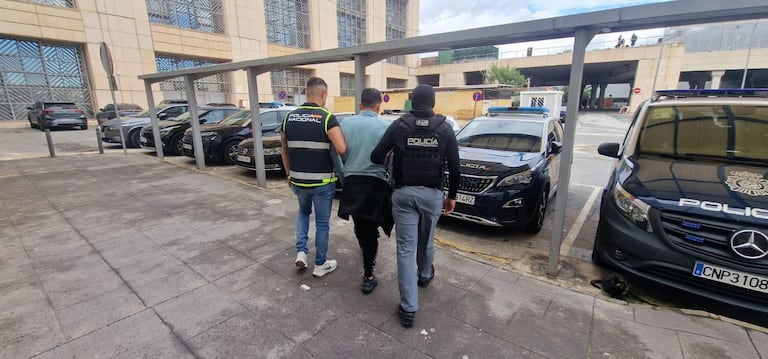 Ecuador anunció la captura de alias 'Pipo' en España, señalado líder narcotraficante de la banda Los Lobos.