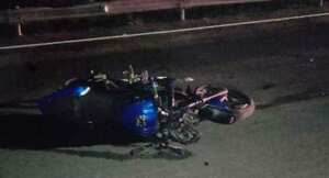 Carro fantasma deja de dos motociclistas muerto