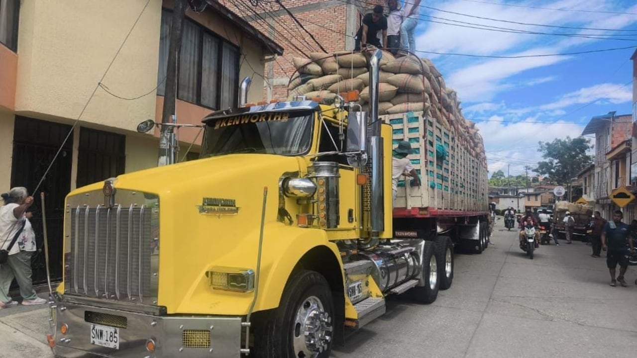 Con esta imagen, los usuarios de la vía Panamericana denunciaron este nuevo asalto, registrado a la altura del sector de Mercaderes, Cauca.