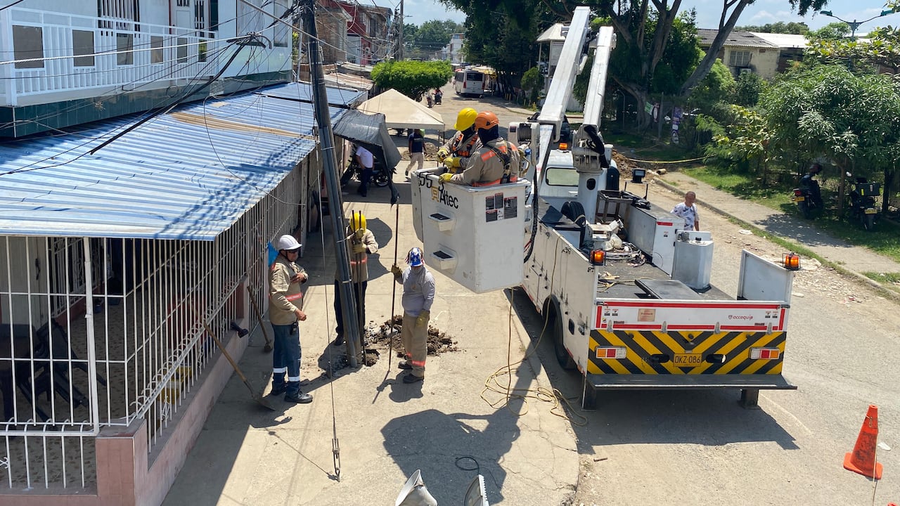 Desde Emcali le informaron a El País que el poste ubicado en el barrio Mariano Ramos que estaba en mal estado fue reemplazado.