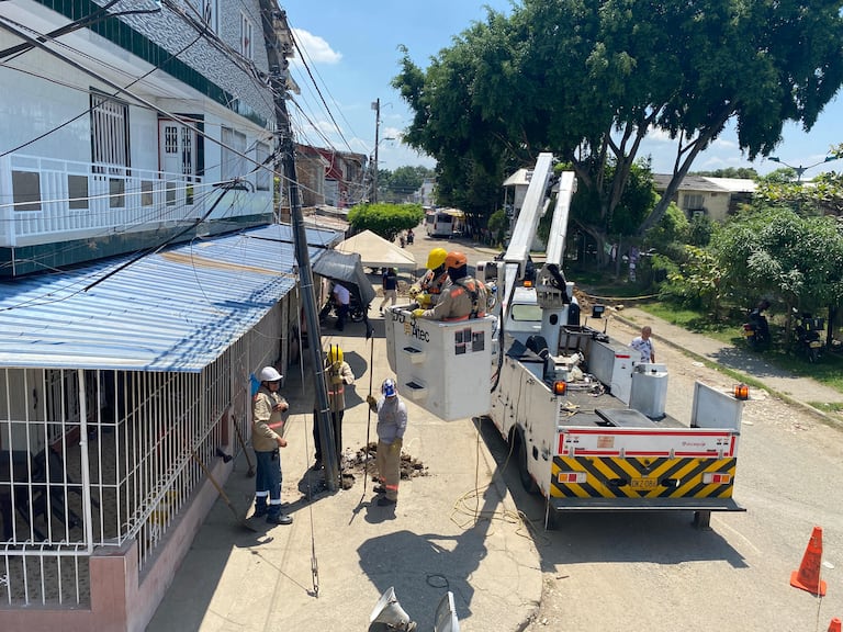 Desde Emcali le informaron a El País que el poste ubicado en el barrio Mariano Ramos que estaba en mal estado fue reemplazado.
