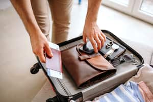 Para un viaje de negocios es práctico llevar solo el equipaje de mano.