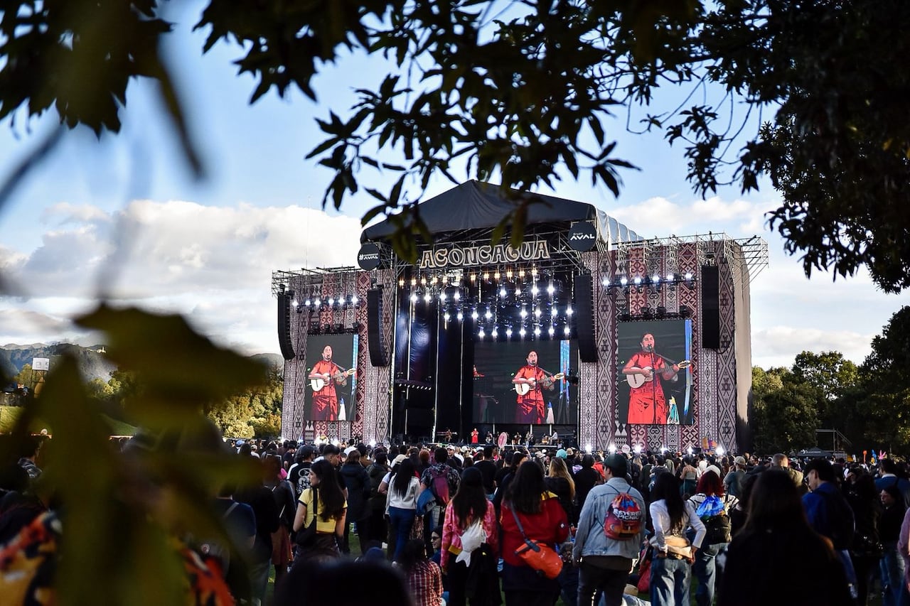 Así se vivió el primer día del Festival Cordillera: un ambiente cargado de música, baile y energía colectiva, donde miles de asistentes disfrutaron de los sonidos latinoamericanos.