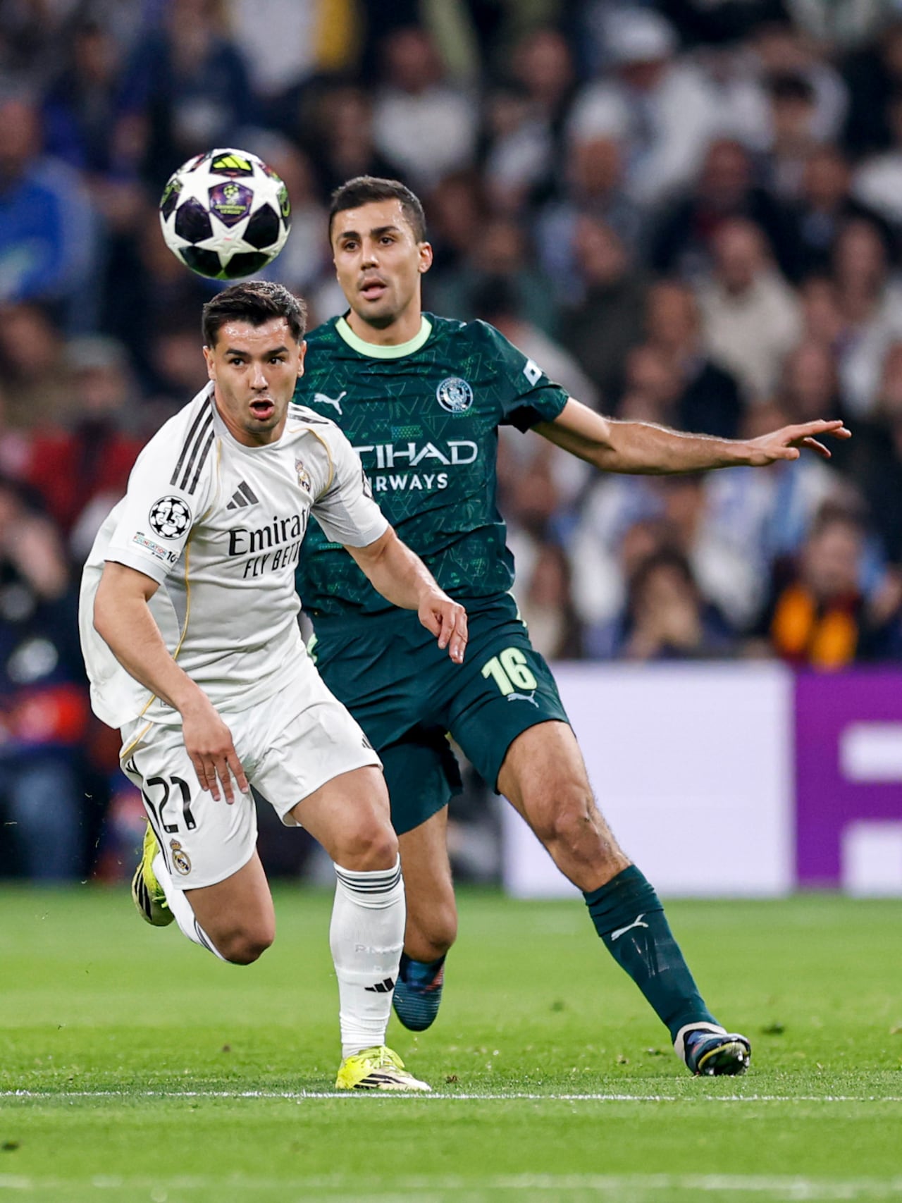 Momento del encuentro Real Madrid y Manchester City por la ida de los octavos de final de la Champions League.