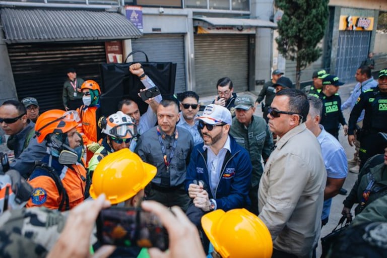Recorrido de Abelardo De La Espriella por el Eje Cafetero tras emergencia por terremoto de 7,4.