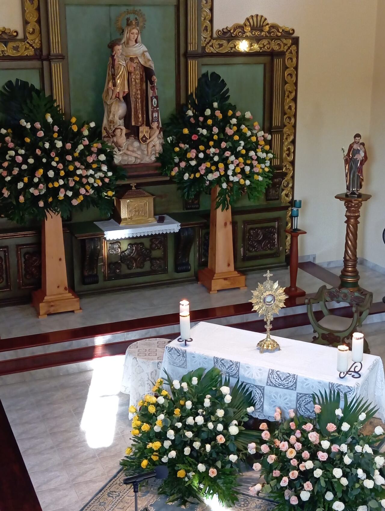 Varios elementos de la capilla fueron robados.