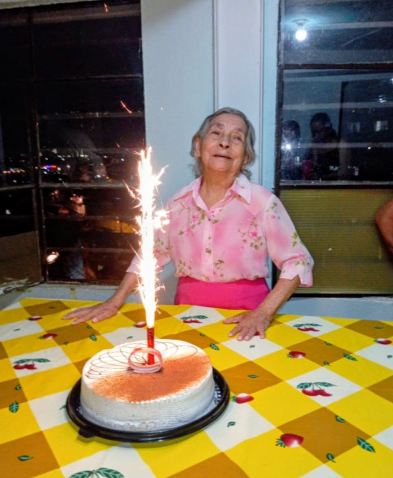 La abuela de Norma Jimena Cangrejo, una mujer de 88 años que se desempeñó durante 25 años como madre comunitaria en Siloé y asumió la crianza de la líder social.