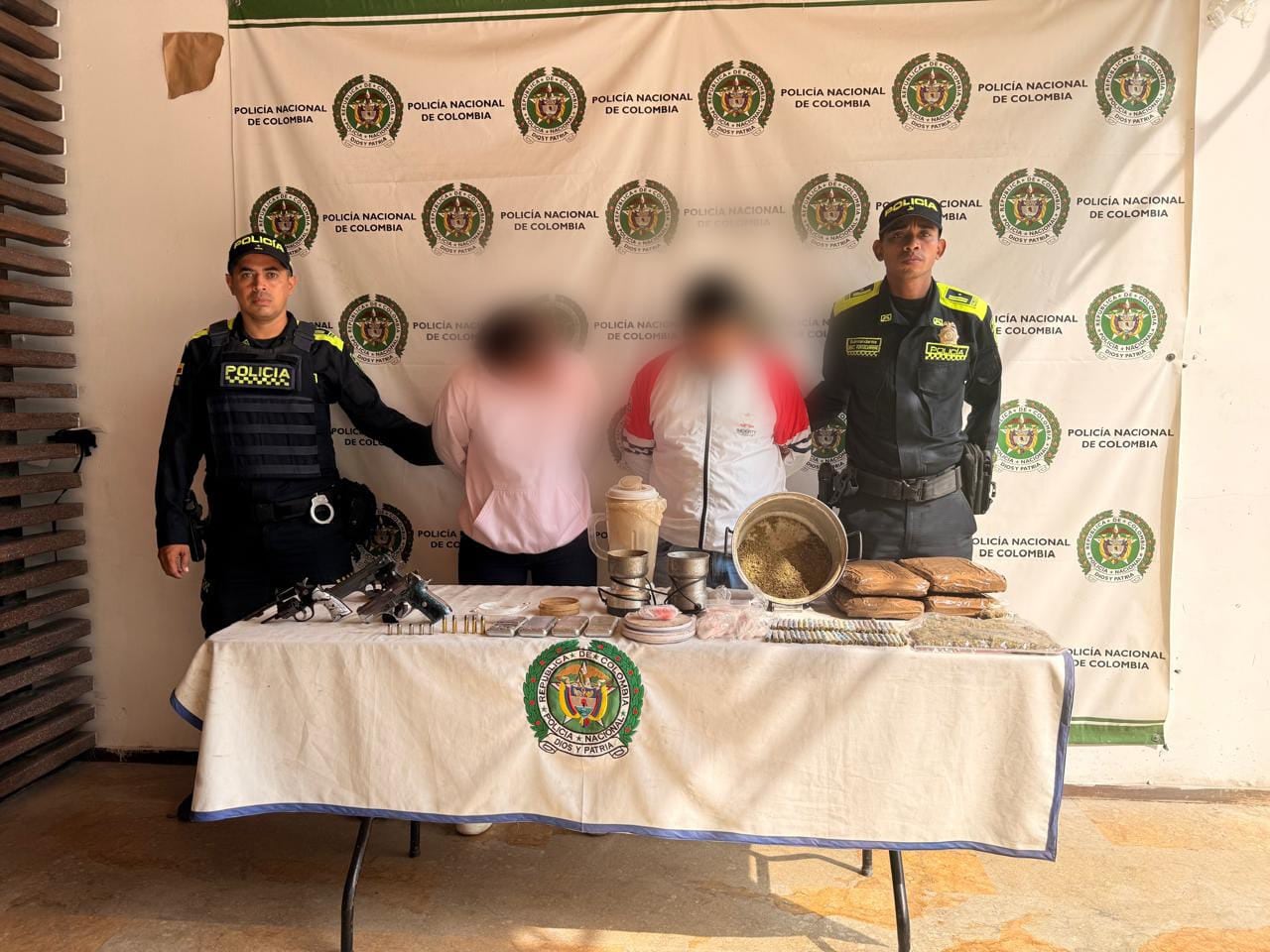 Operativo de la Policía Metropolitana Santiago de Cali permitió la captura de dos presuntos expendedores de droga en el municipio de Yumbo, Valle del Cauca.