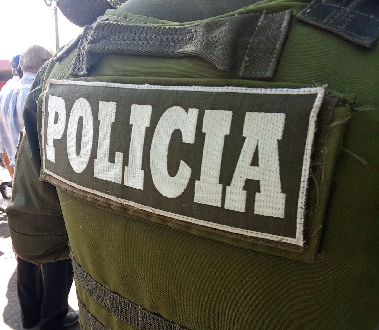 La Policía ha reiterado su compromiso con la protección de niños, niñas y adolescentes en el Cauca, señalando que mantiene operativos permanentes de prevención y control en zonas priorizadas para evitar el reclutamiento forzado y otros delitos que vulneran sus derechos. A través de estrategias de vigilancia comunitaria, acompañamiento institucional y campañas de sensibilización, la institución trabaja de manera articulada con autoridades locales y organismos nacionales e internacionales para identificar riesgos, fortalecer entornos seguros y garantizar la atención oportuna a posibles casos que afecten a la niñez en el departamento.