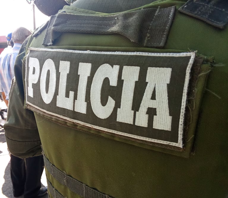 La Policía ha reiterado su compromiso con la protección de niños, niñas y adolescentes en el Cauca, señalando que mantiene operativos permanentes de prevención y control en zonas priorizadas para evitar el reclutamiento forzado y otros delitos que vulneran sus derechos. A través de estrategias de vigilancia comunitaria, acompañamiento institucional y campañas de sensibilización, la institución trabaja de manera articulada con autoridades locales y organismos nacionales e internacionales para identificar riesgos, fortalecer entornos seguros y garantizar la atención oportuna a posibles casos que afecten a la niñez en el departamento.