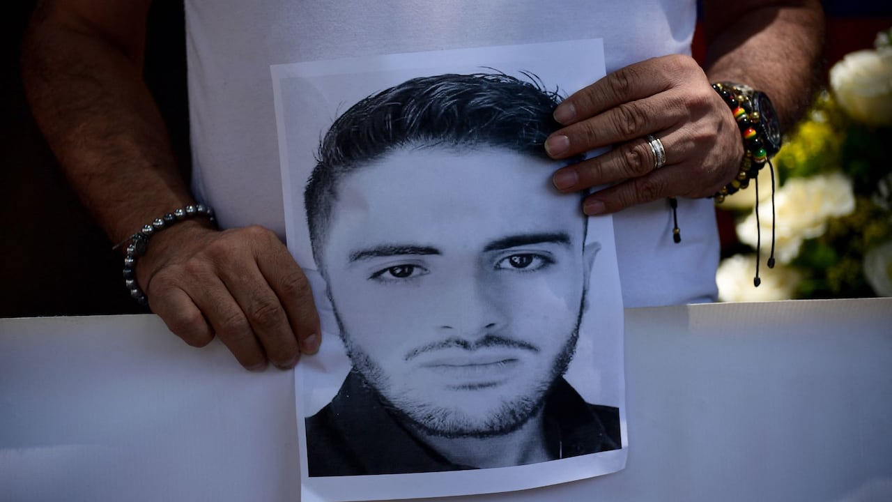 Periodistas rinden homenaje al periodista asesinado Mateo Pérez y condenan su homicidio en Medellín, departamento de Antioquia, Colombia, el 9 de mayo de 2026.