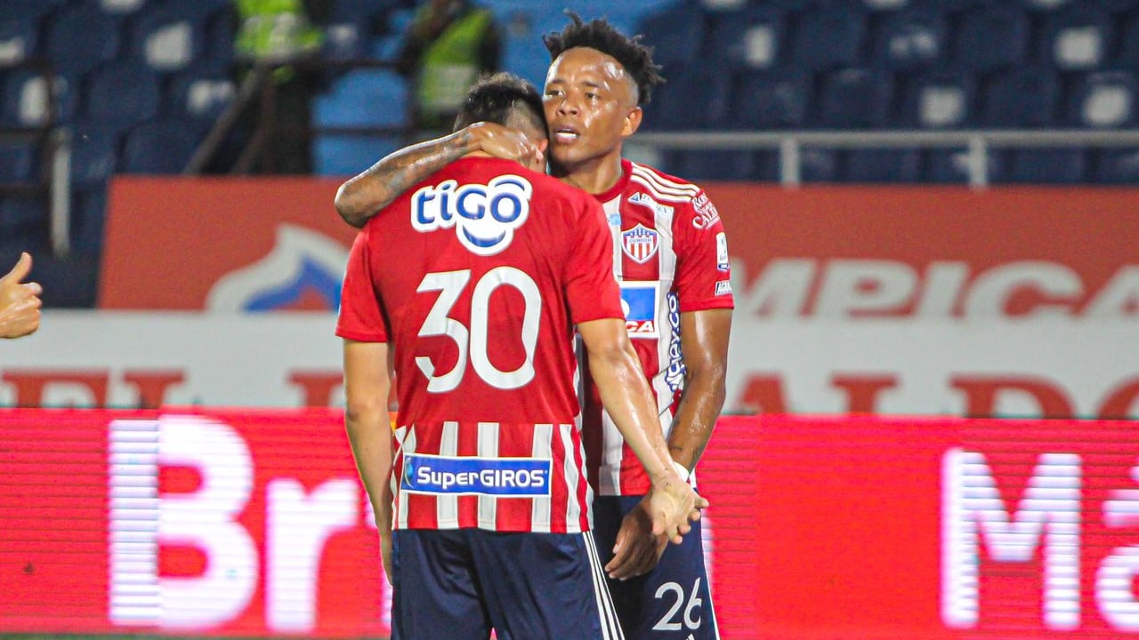 El volante Fabián Ángel marcó este domingo su primer gol como profesional