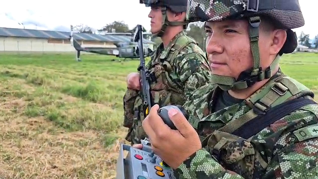 Integrantes del Ejército Nacional se enfrentan a varios grupos armados ilegales en diferentes departamentos del país, como Cauca, Nariño, Putumayo, Guaviare y Meta.