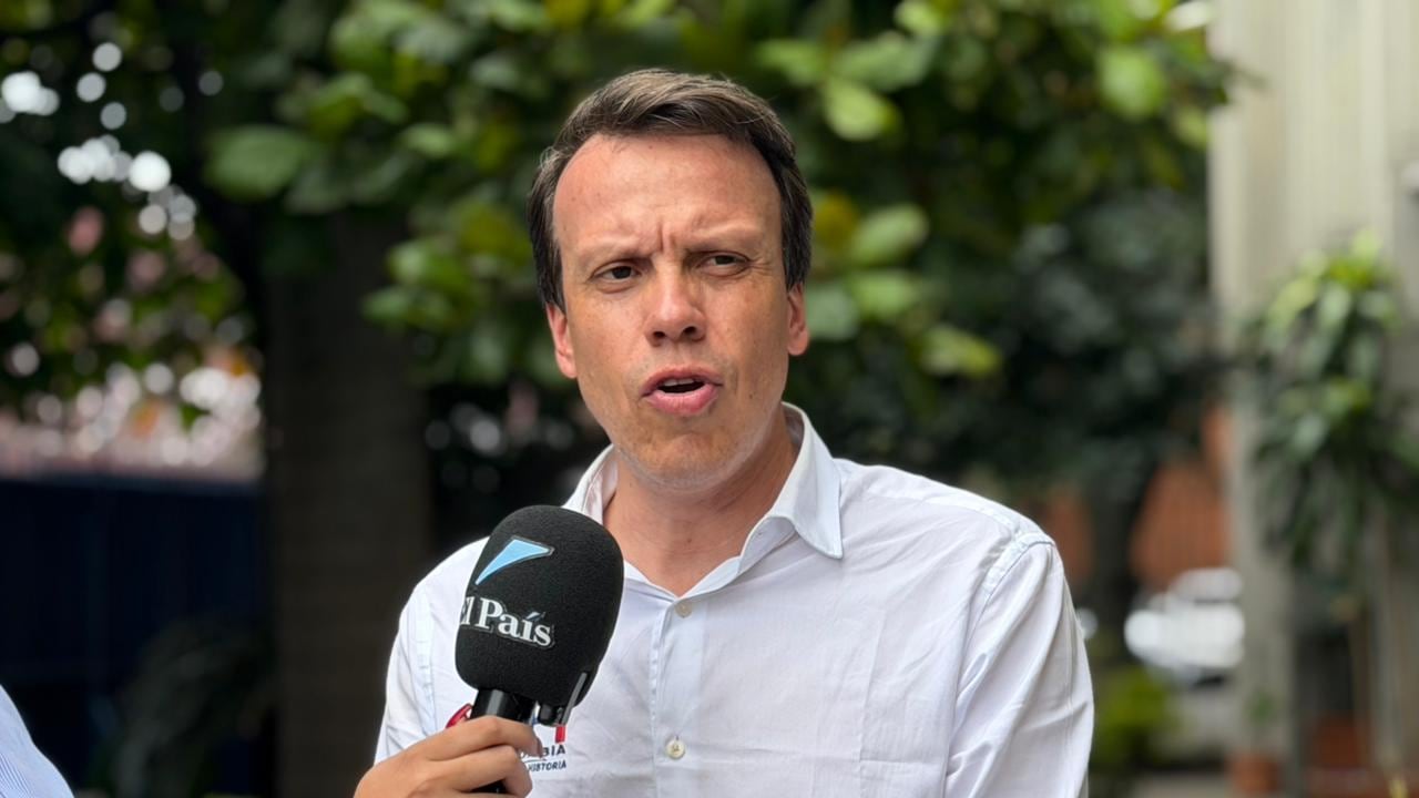 El candidato de la opción de centro hizo presencia en el encuentro.