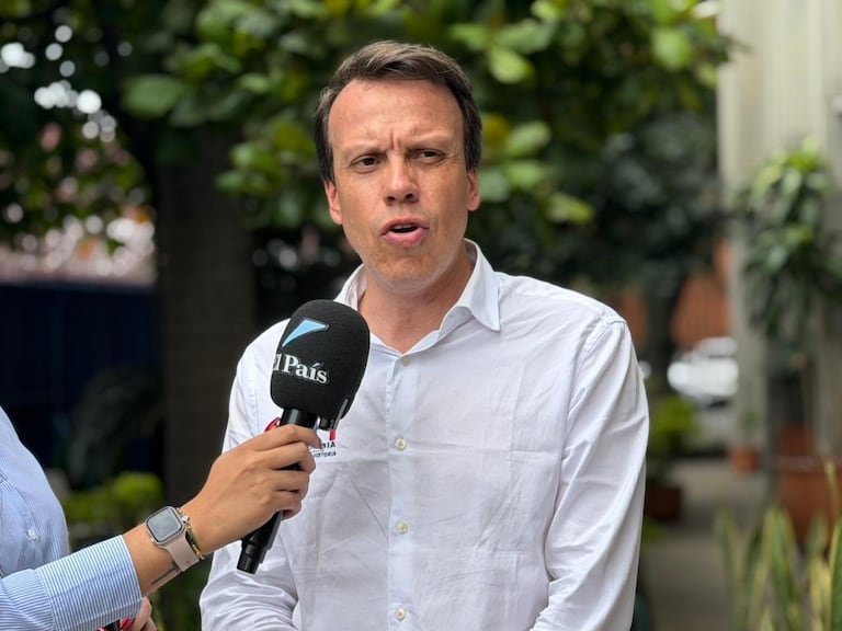 El candidato de la opción de centro hizo presencia en el encuentro.